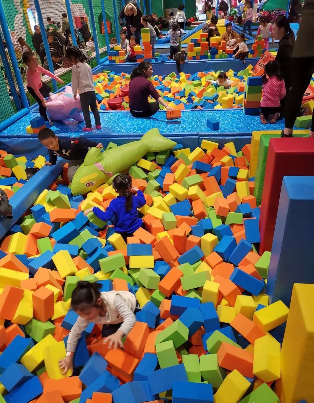 How does a children's park attract customers for a long time? How to do