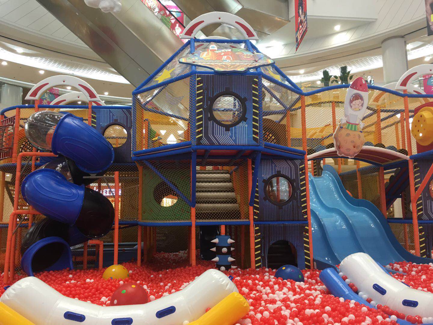Can I open an indoor children's playground in less than 100 square meters?